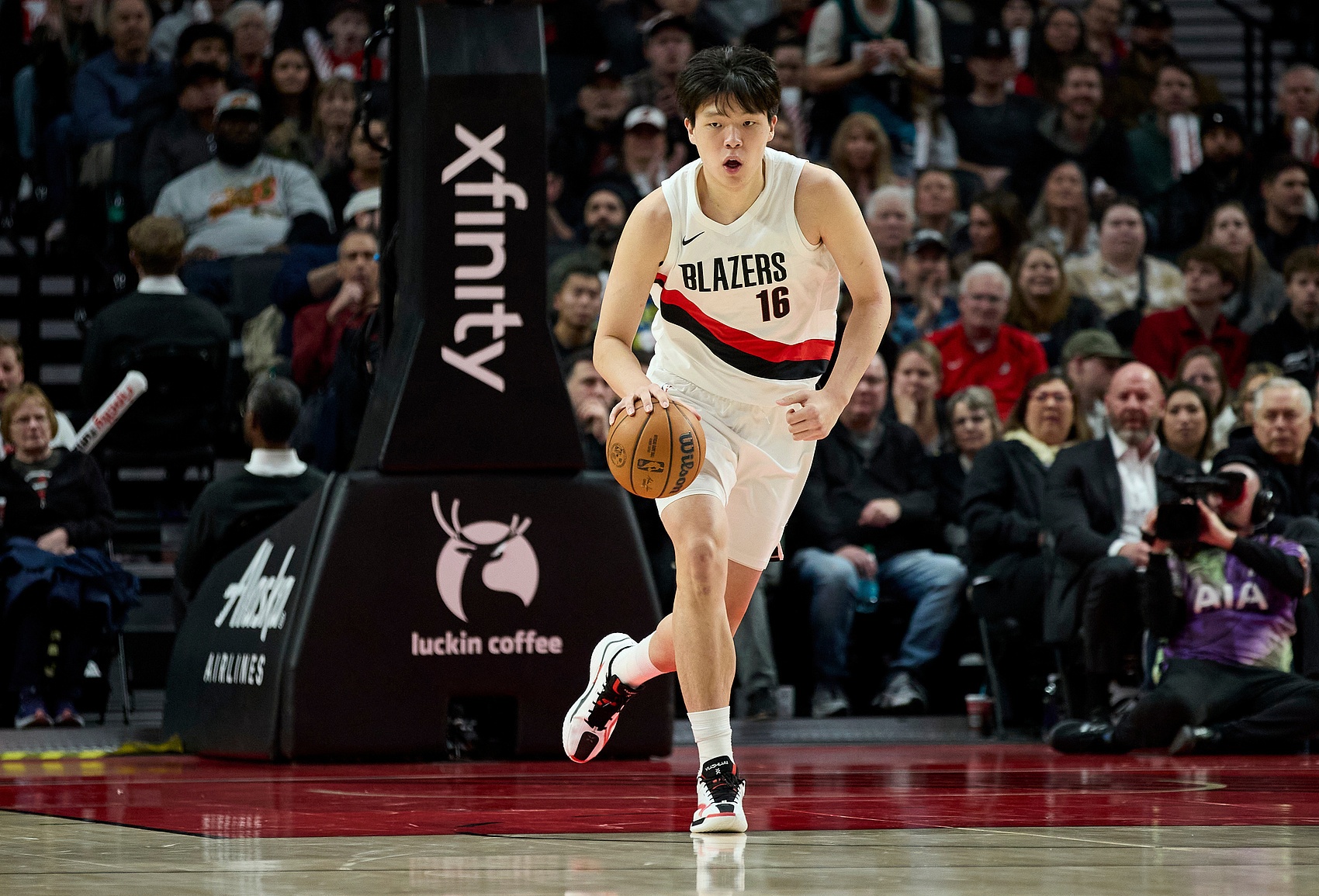 拓媒：别让夏普发边线球了 也就火箭没绝杀 应让传球好的杨瀚森发